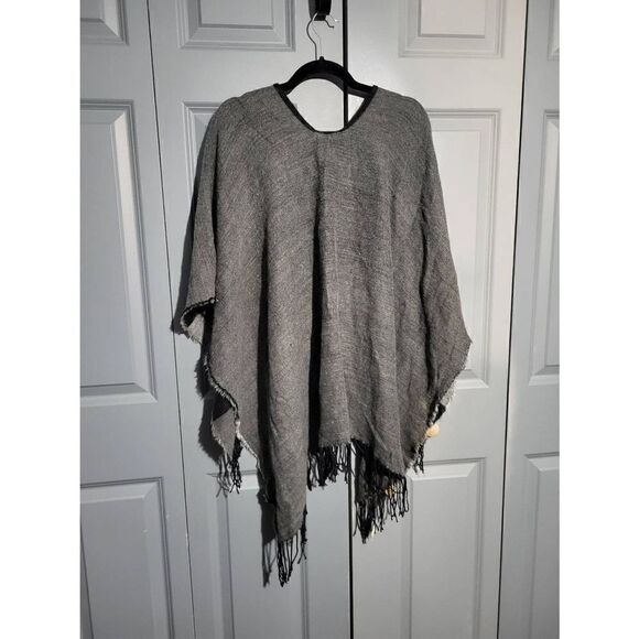 Black/grey poncho with black tassels - Picture 5 of 6